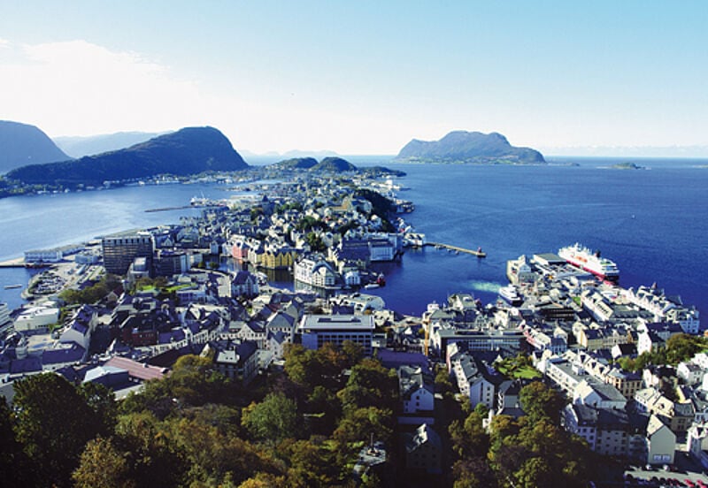 Alesund lässt sich am besten vom Hausberg Aksla aus einfangen.