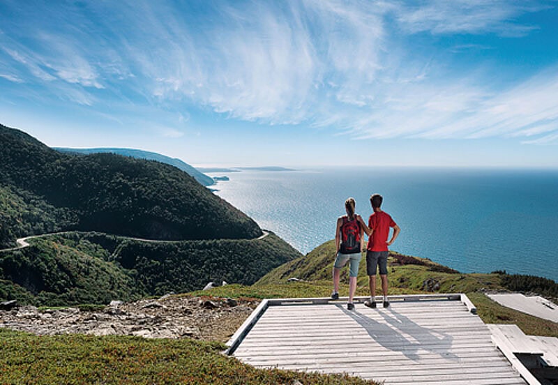 Wer auf dem Skyline Trail wandert, wird von atemberaubenden Ausblicken auf den Atlantik belohnt