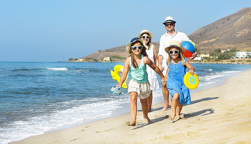 Trotz hoher Preise sind die Menschen weiterhin in Urlaubsstimmung. Foto: petrenkod/istockphoto