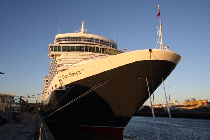 2011 wird die Queen Elizabeth auch ab Hamburg in See stechen