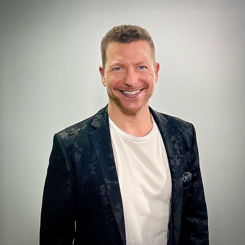 Tobias Zirpel, lachender Mann, Jacket