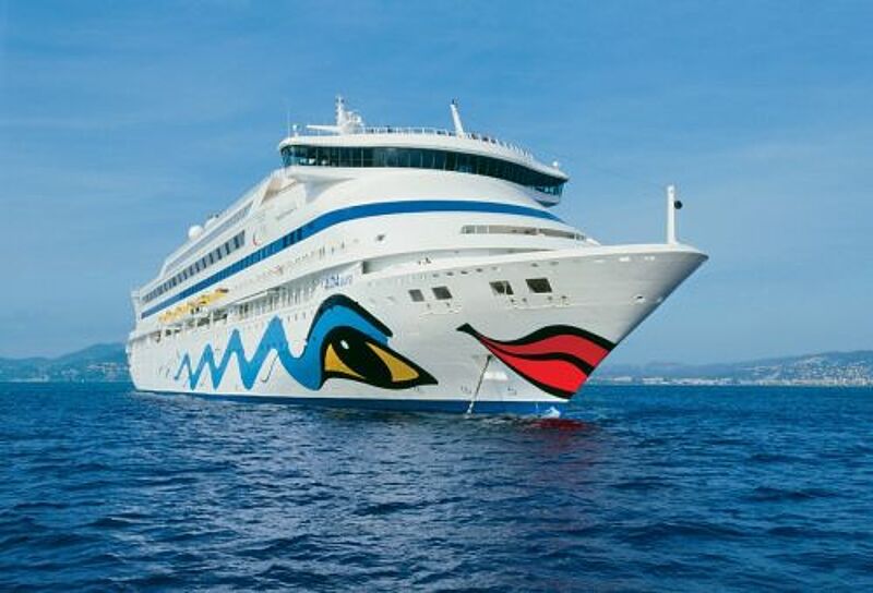 Ein Shop in Schiffsform soll Lust auf die Originale machen – im Bild die Aida Aura
