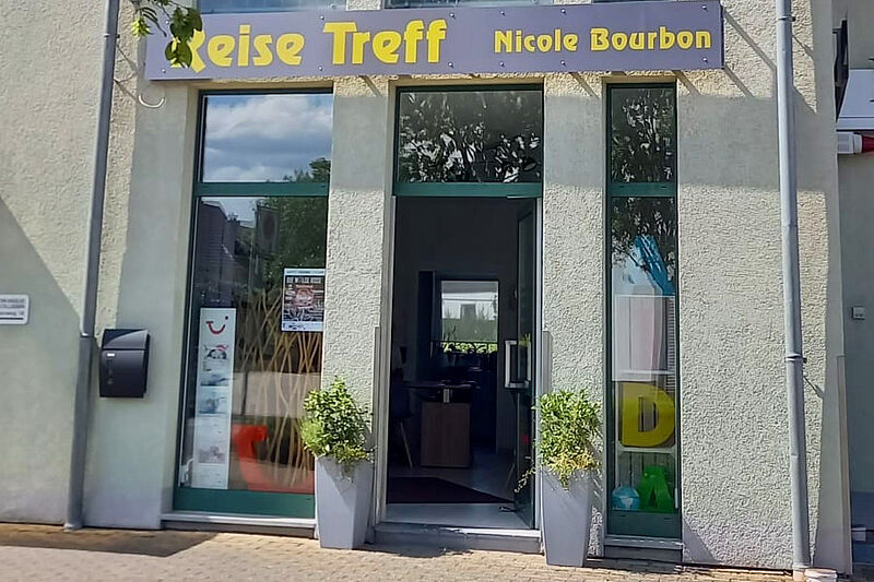 Durch einen großen Zufall konnten Nicole Bourbon und Renate Brandt drei Tage später in ihr neues Reisebüro einziehen. Foto: Nicole Bourbon