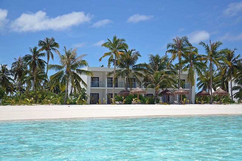 Die Bungalows liegen wenige Schritte vom Meer entfernt