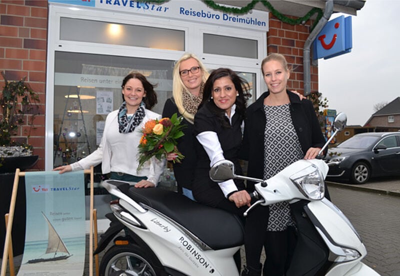 Im Zeichen von Robinson (von links): Isabelle Michalik (TUI Travel Star), Lara Pankratz und Elham Jungherr (beide Reisebüro Dreimühlen) und Robinson-Managerin Daike Eggerstedt