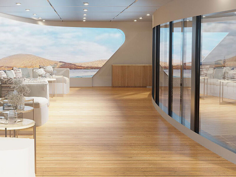 Eine offene und schön eingerichtete Lounge auf einem Katamaran