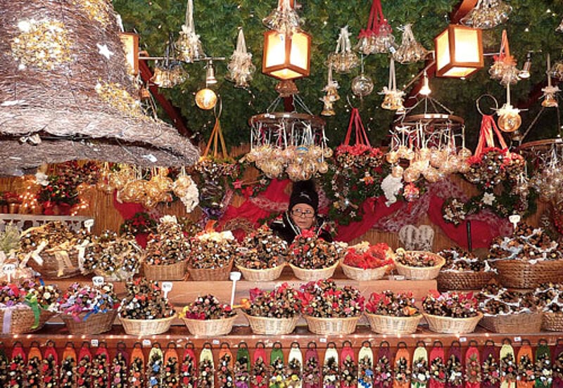 Eine reiche Auswahl bietet der Adventmarkt.