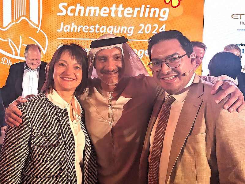 Schmetterling-Chefin Anya Müller-Eckert, Saleh Al Geziry, Director General of Tourism at the Department of Culture and Tourism in Abu Dhabi, und Schmetterling-CEO Ömer Karaca. Foto: ah
