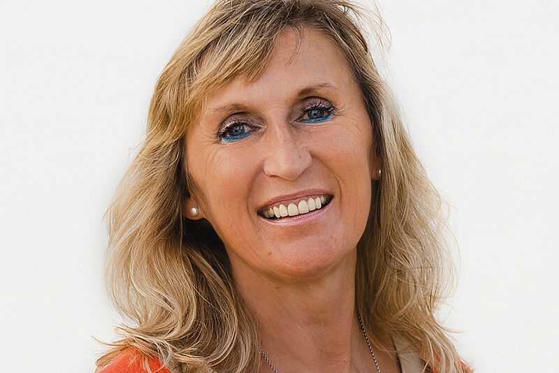 Karin Bürkner leitet den Bereich Versicherungsmakler bei Schmetterling