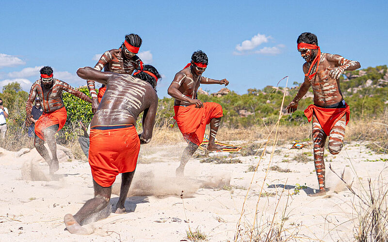 Tanzzeremonien wie anlässlich der Taufe können auch künftige Besucher in der Kimberley-Region erleben