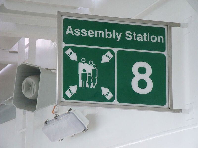 Informationen zur Sicherheit auf See werden künftig nicht mehr bei Versammlungen, sondern individuell via Smartphone und Kabinen-TV vermittelt