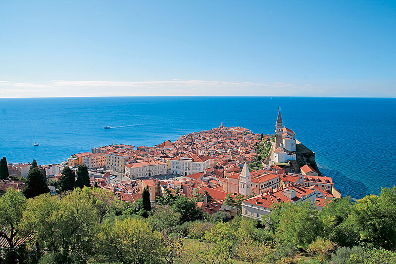Blick von der Stadtmauer auf das Küstenkleinod Piran