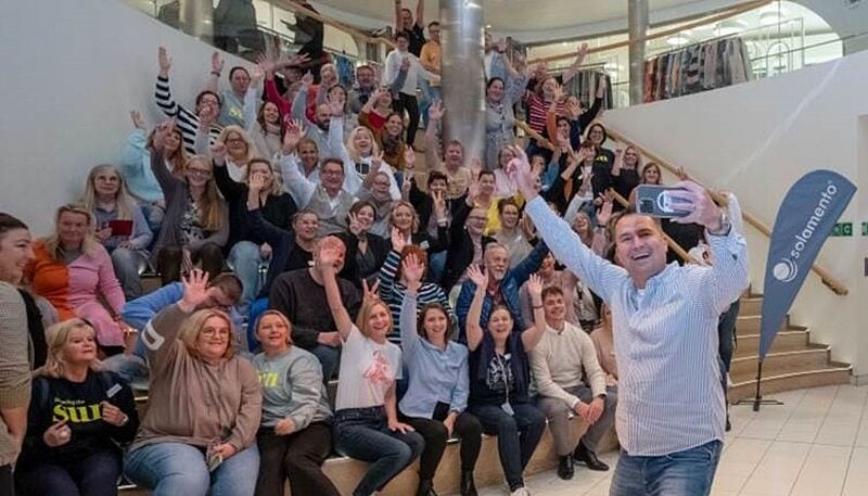 Feierten den Abschluss eines erfolgreichen Touristikjahres: die Solamento-Reiseberater auf der Aida Prima