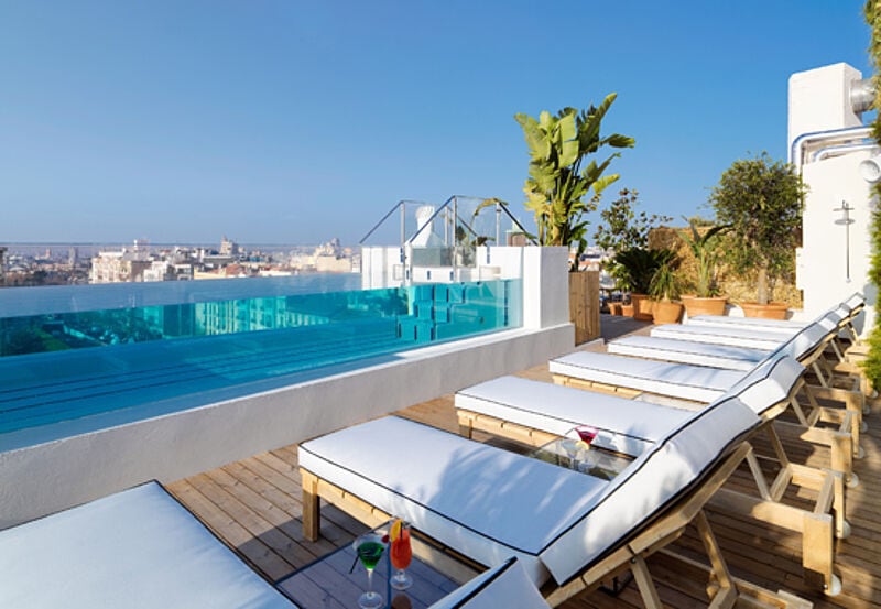 Erst ein Stadtbummel in Madrid, dann relaxen auf der Dachterrasse des H10 Puerta de Alcala