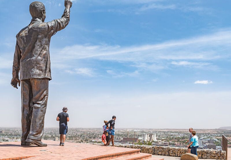 Nelson Mandela grüßt vom Naval Hill in Bloemfontein. Foto: GroblerduPreez/istockphoto