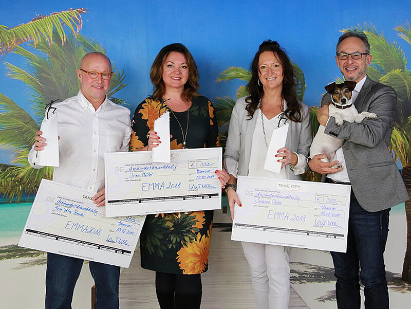 Kurt Koch (rechts) und Emma zeichneten (von links) Fritz Peter Bender, Irina Müller und Susanne Deike aus. Foto: TLTU
