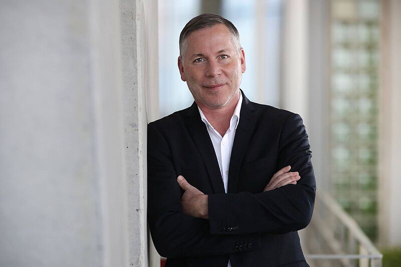 Guter Dinge bei den Umbuchungen: Verkaufsleiter Udo Lutz