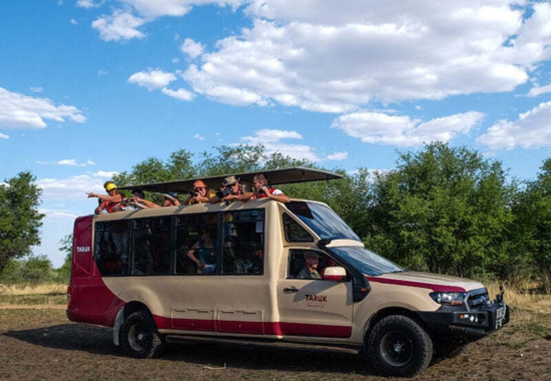 Das Aufstelldach des neuen Safari-Tourers bietet einen 360-Grad-Blick