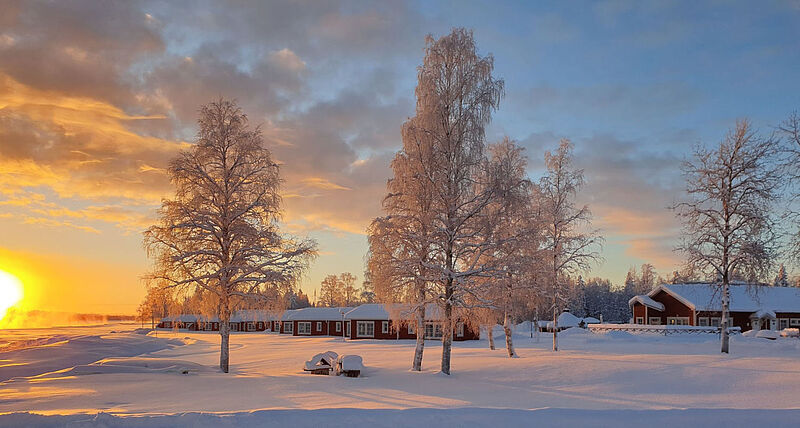 Das Feriendorf Kukkolaforsen in Schwedisch-Lappland ist neu bei Tuja Reisen im Winter