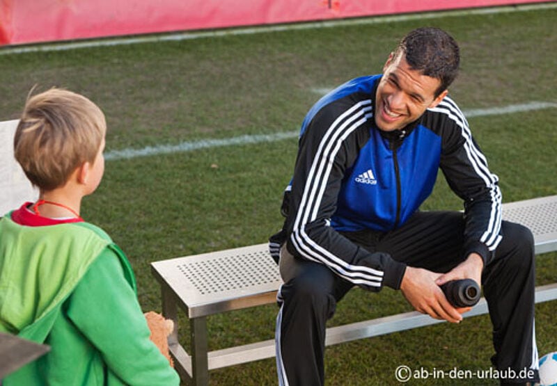 Michael Ballack bleibt bei Unister am Ball