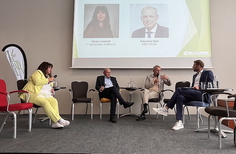 VUSR-Chefin Marija Linnhoff diskutierte mit TUI CEO Sebastian Ebel, Condor CEO Ralf Teckentrup und Moderator Dieter Könnes