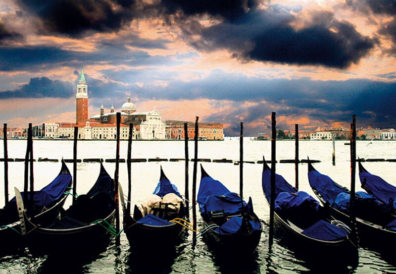 Venedig braucht kein helles Sonnenlicht, um sich in Szene zu setzen. Die mystisch-herbstliche Atmosphäre tut der Stadt gut
