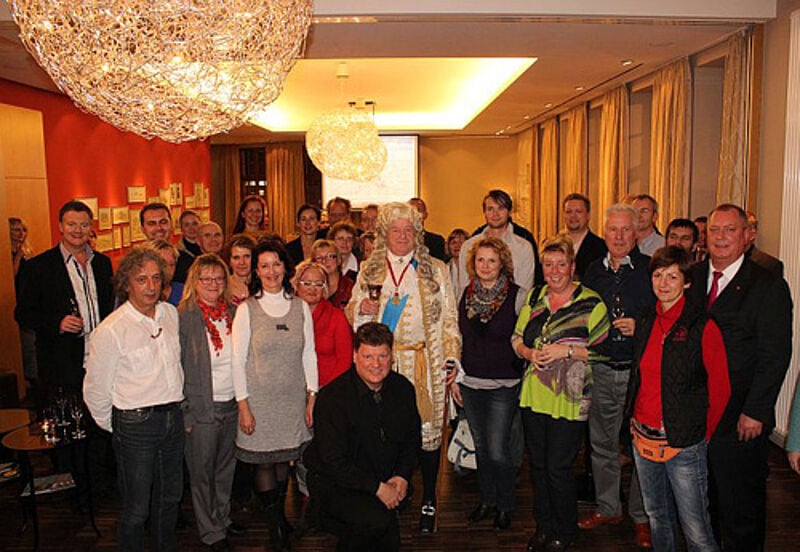 Die Mitglieder des Vereins Dresdner Reisebüros bekamen am Gründungstag Besuch von August dem Starken