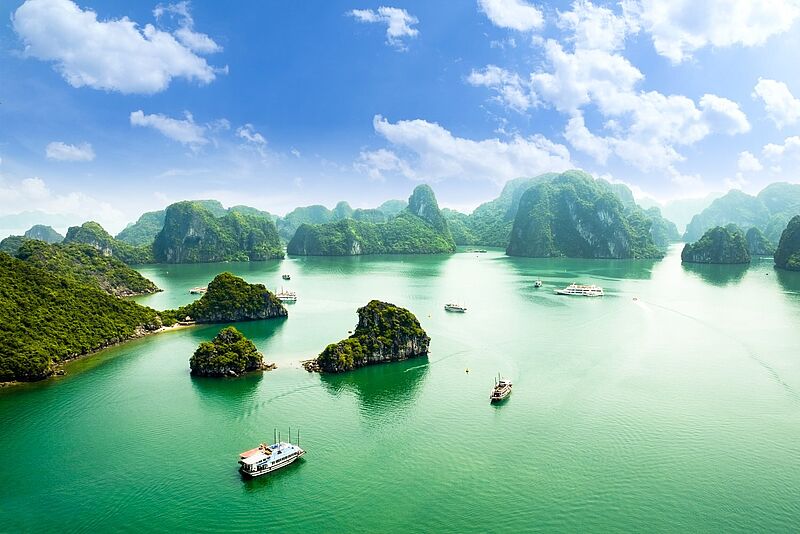 Vietnam-Höhepunkte wie hier die Halong-Bucht sind nun wieder bereisbar