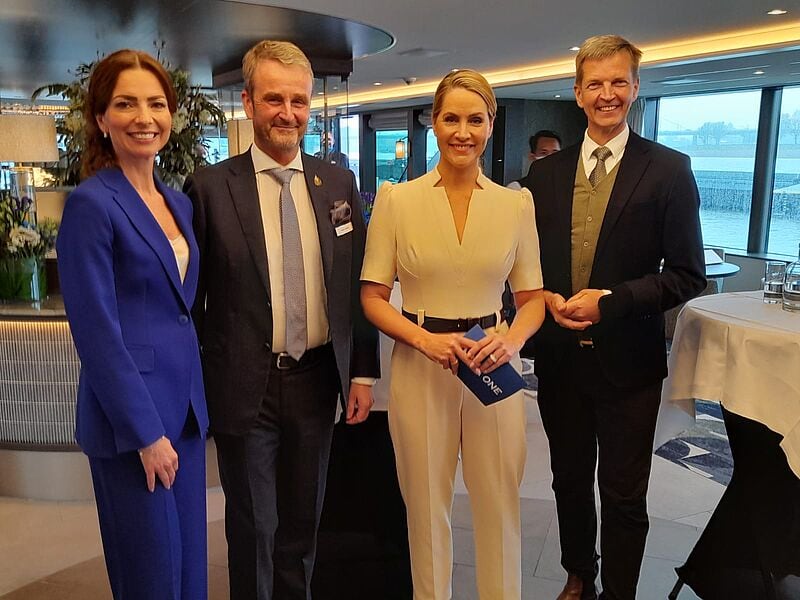 Viva-COO Andrea Kruse, Scylla-Manager Arno Reitsma, Taufpatin Judith Rakers und Düsseldorfs Bürgermeister Josef Hinkel bei der Taufe der Viva One