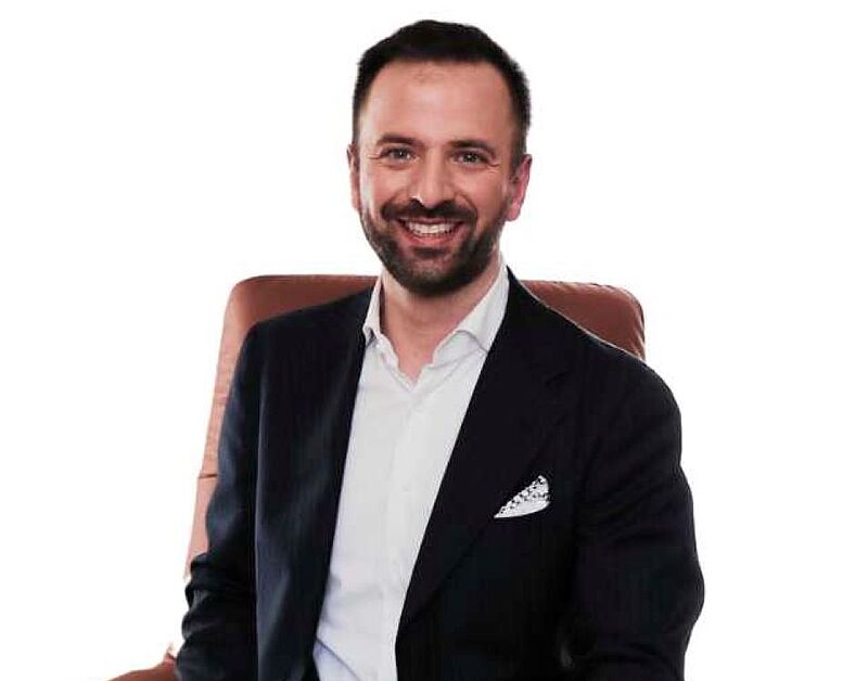 Reiserechtsexperte Roosbeh Karimi klärt zum Thema Storno und Entschädigungen auf