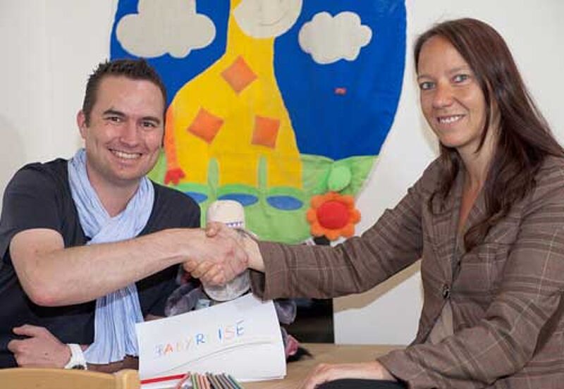 Handelseinig: Die Gründerin von Babyreise.de Ilka Lemkemeyer und Solamento-Chef Sascha Nitsche