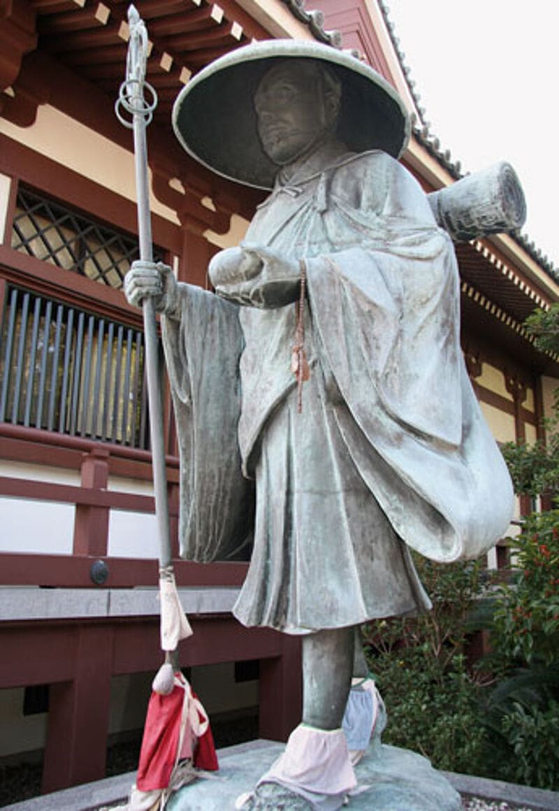 Kukai-Statue mit Pilgergewand im Nankobo-Tempel in Imbari. Foto: rh