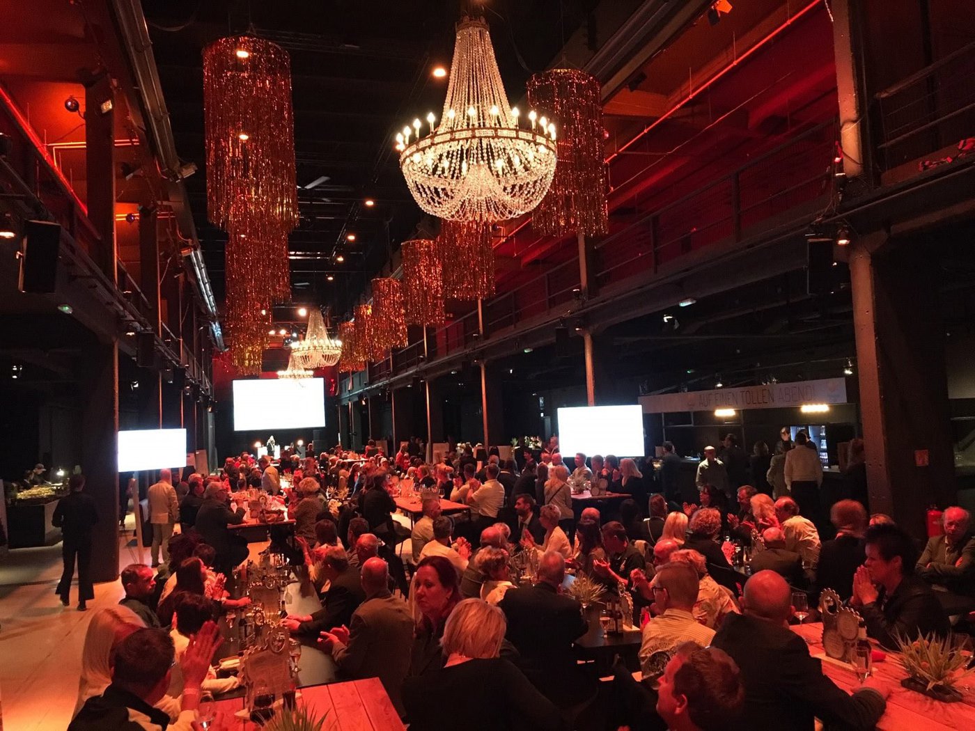 Der Auftaktabend fand in der Event-Location Motorenwerk statt.