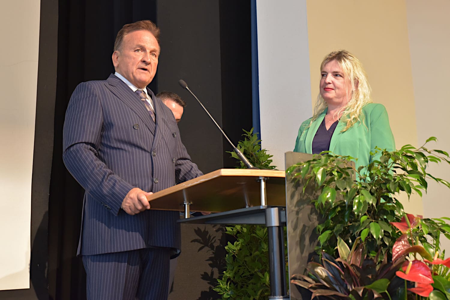 Hüseyin Baraner (TCWTF) und Anke Budde (ASR) auf der Tagung in Bingen. Foto: rie