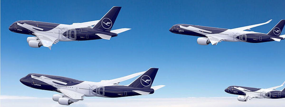 Flugzeuge am Himmel in Lufthansa-Lackierung