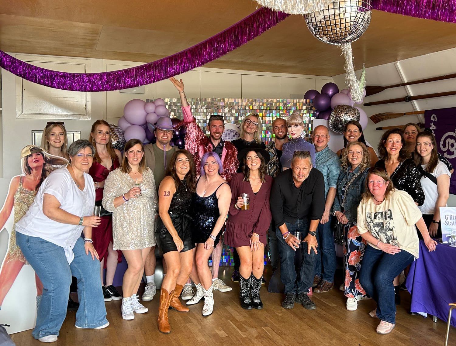 Swifties unter sich: G Adventures hatte Reiseverkäufer zu zwei Konzerten von Superstar Taylor Swift nach London eingeladen