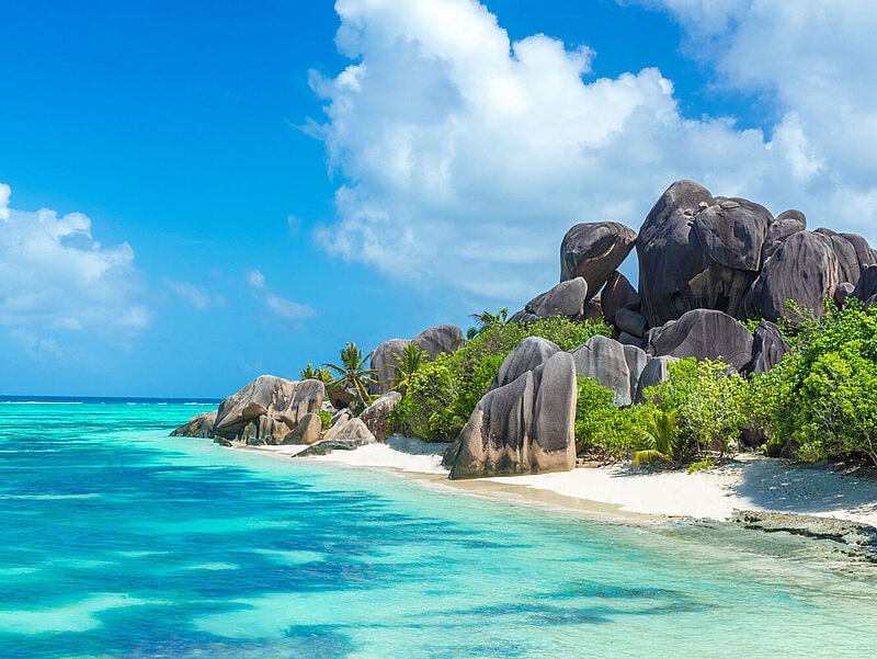Seychellen Strand Praslin Felsen Sand