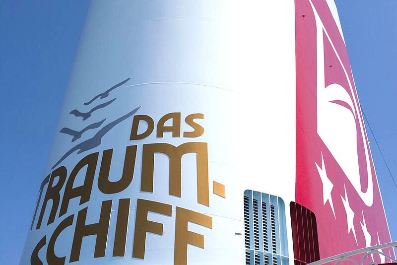 Das Deilmann-Logo, hier auf dem Hochseeschiff Deutschland, soll künftig wieder auf Europas Flüssen zu sehen sein. Foto: ck