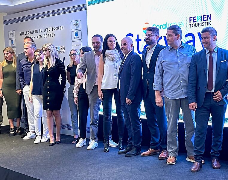 Die Hotelpartner des Events auf der Bühne des Grecotel Amirandes