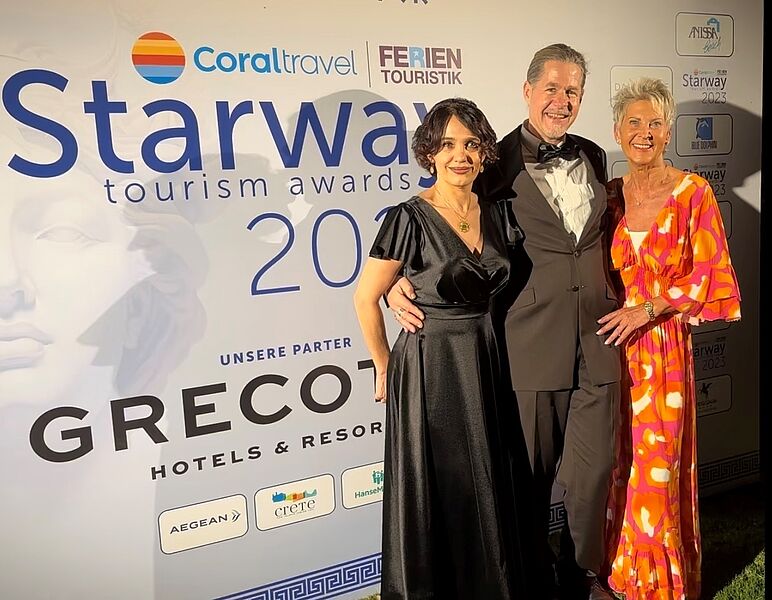 Coral-Stars: Sunay Suna vom Reisebüro Neckar Travel (links) mit Markus Kornhuber (Coral Touristik) und Carola Hohlheimer (SD Reisewelt)