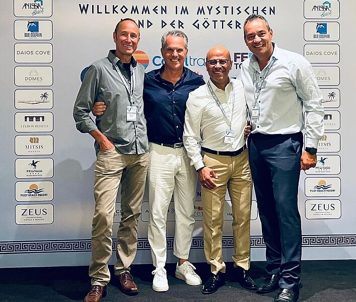 Von links: Matthias Gürtler (touristik aktuell) mit Christos Tassakos (Daios Cove), Ender Karadag (Coral Touristik) und Vangelis Vassillou (Grecotel)