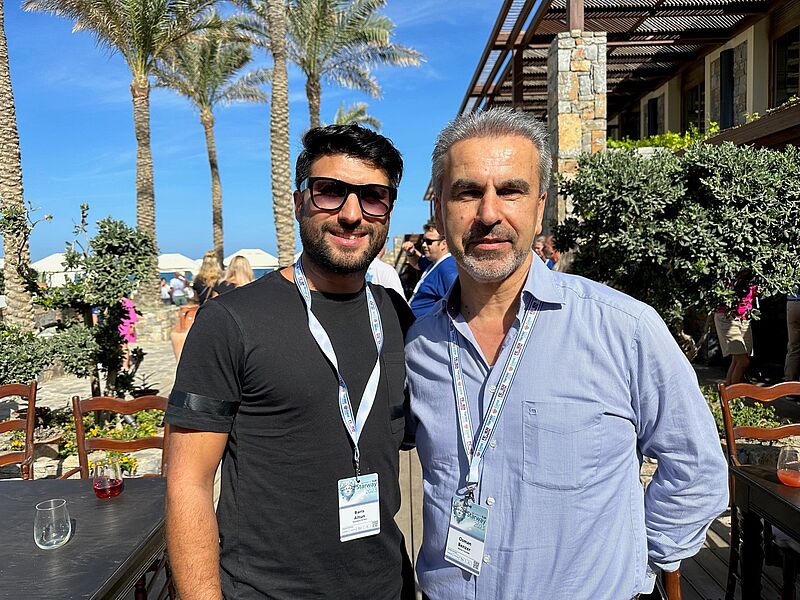 Baris Altun vom Reisebüro Al-Star mit Osman Benzer von Benzer Touristik