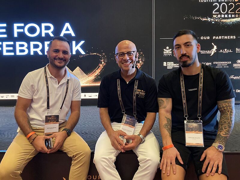 Kleines Workshop-Päuschen (von links): Berkan Nisan von Nisan Tours, Ferien Touristik/Coral Travel Vertriebschef Ender Karadag und Sercan Yalcin von VIP Reisen