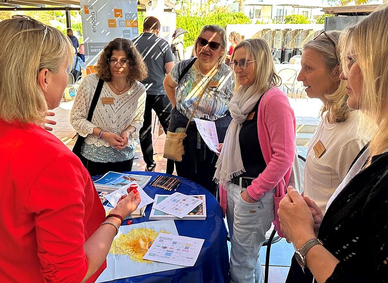 Reiseverkäufer von Mein Urlaubsglück während einer Reisemesse: Direkte Kontakte zu Sales Managern sind oft Gold wert