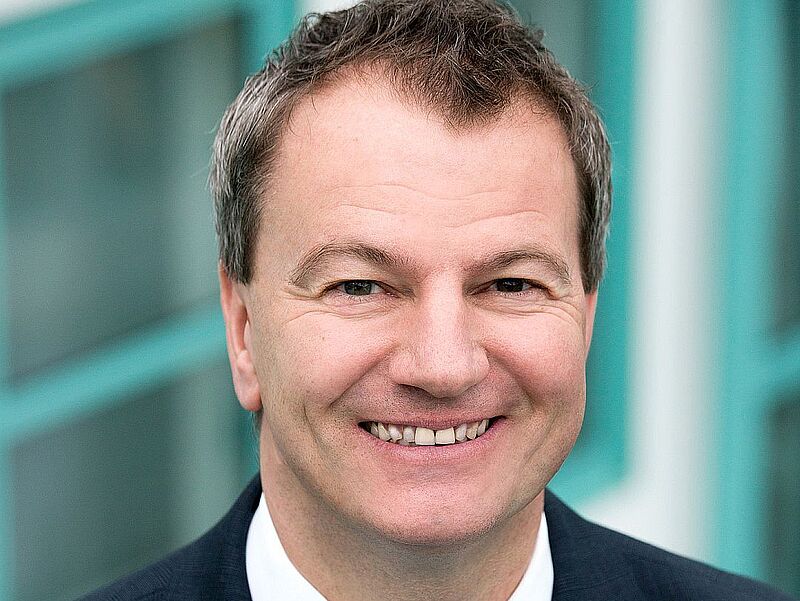 Matthias Rotter war, mit einer Unterbrechung von 1999 bis 2003, seit seiner Ausbildung im Jahr 1989 bis 2019 bei DER Touristik tätig