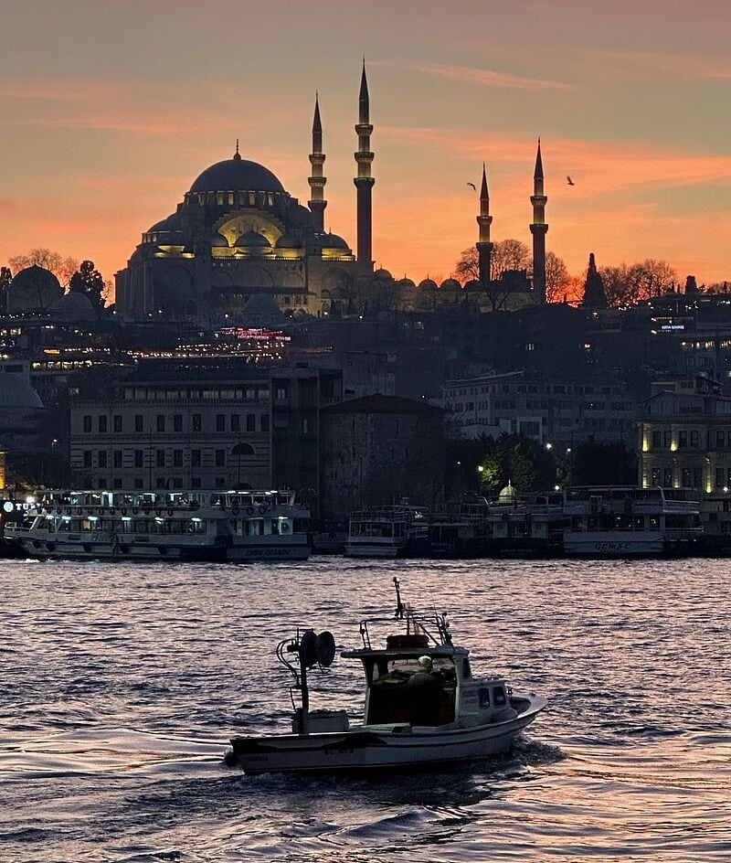 Moschee in Istanbul im Abendlicht