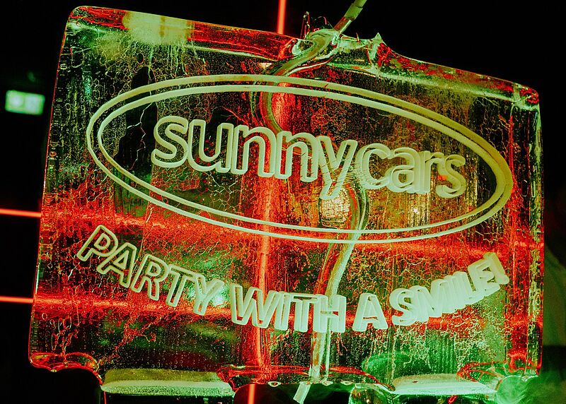 „Party with a smile“: Sunny Cars feierte Mitte Juli mit einer Mega-Party in München 33. Geburtstag. Foto: Sunny Cars