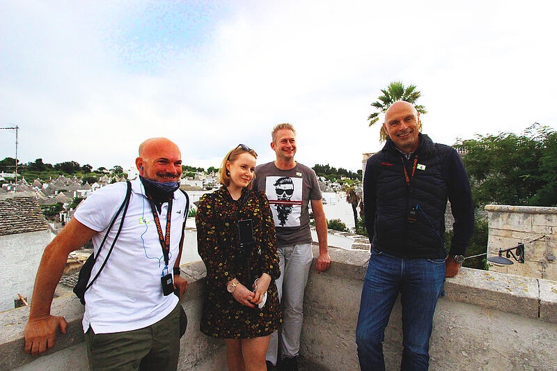 Die übliche Freizeit zum Erkunden des Ausflugsziels auf eigene Faust entfällt. Hier im Bild (von rechts): die Reiseverkäufer Robert Liersch, Claus Bergmann, Eugenia Hartung und Claudio Acampa