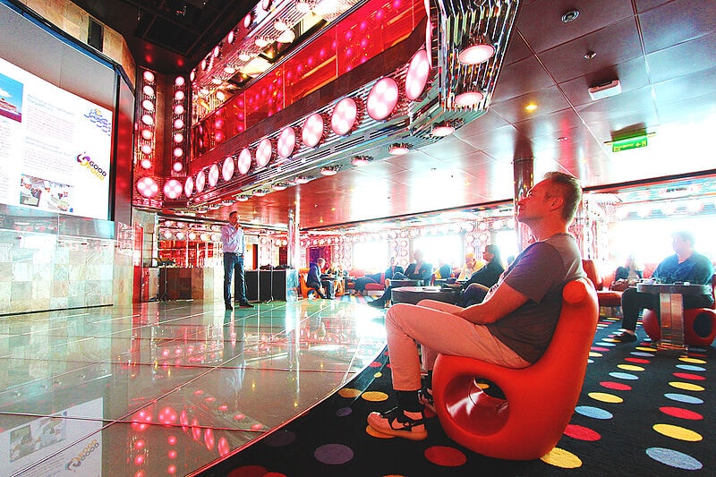 Die Situation ist für alle neu. „Wir sind hier, um zu lernen“, sagt etwa Achim Etzel vom Costa-Außendienst.