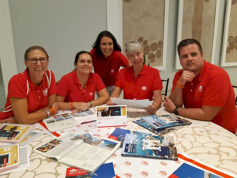 Die DER Touristik-Kollegen (v.l.) Esther Ziegler, Melanie Schulz, Martina Beeken, Angela Maaß und Christian Schütte. Foto: Melanie Schulz